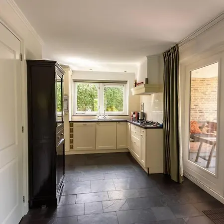 Grote Vakantiewoning 190m2! Op Ruim- En Groen Perceel Feriehus *