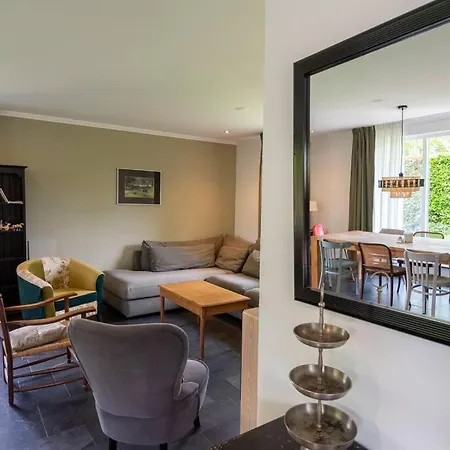 Grote Vakantiewoning 190m2! Op Ruim- En Groen Perceel * 오털로
