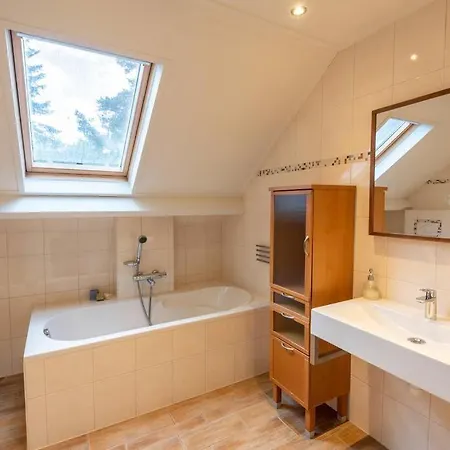 펜션 Grote Vakantiewoning 190m2! Op Ruim- En Groen Perceel 오털로