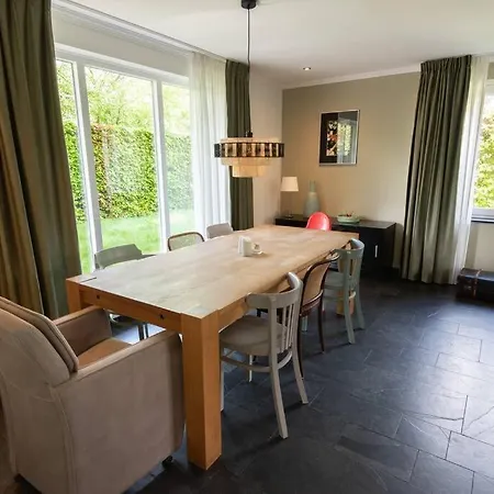 Grote Vakantiewoning 190m2! Op Ruim- En Groen Perceel 펜션 오털로